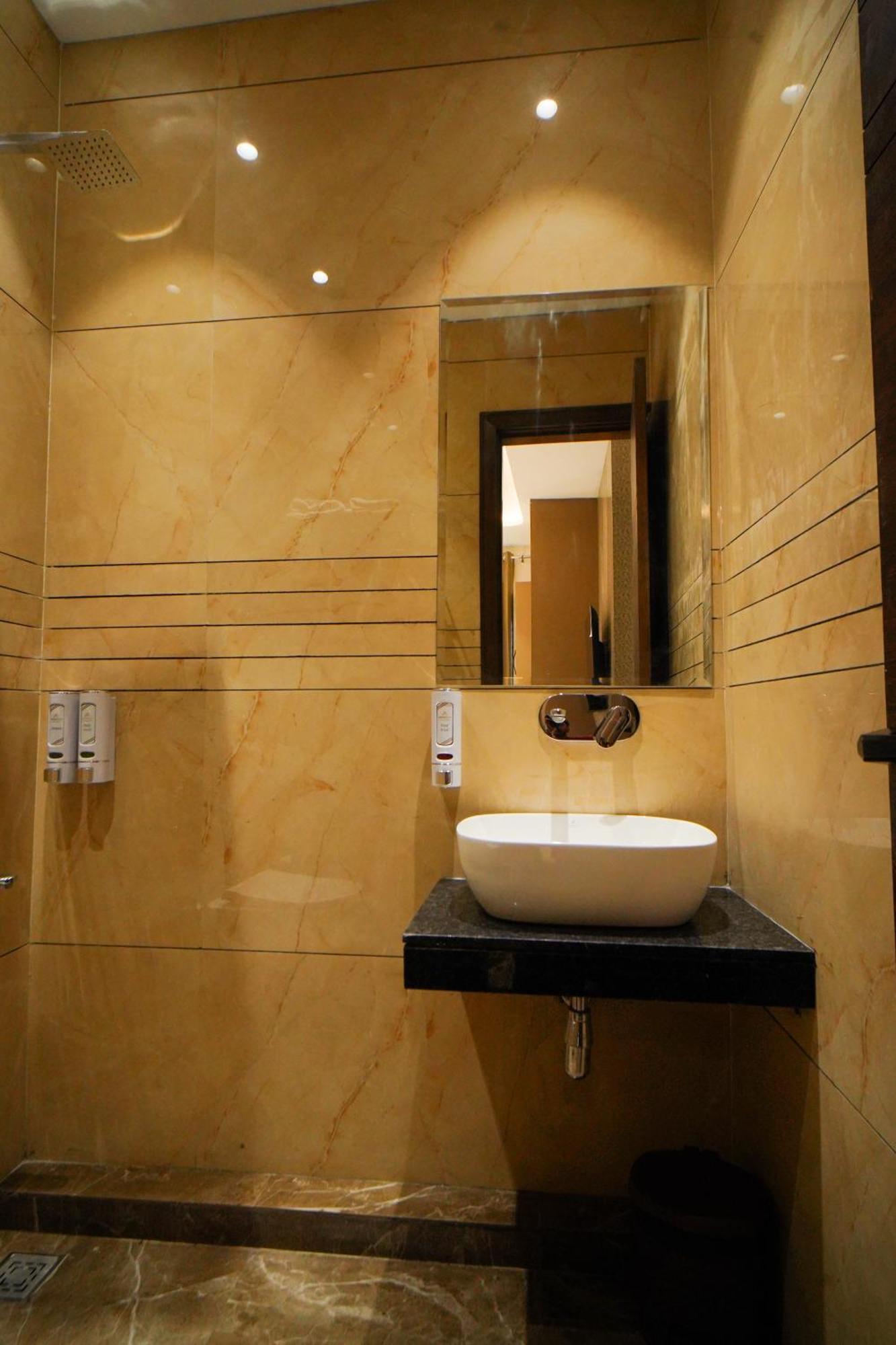 Hotel Ammison Inn & Suites Amritsar Bagian luar foto